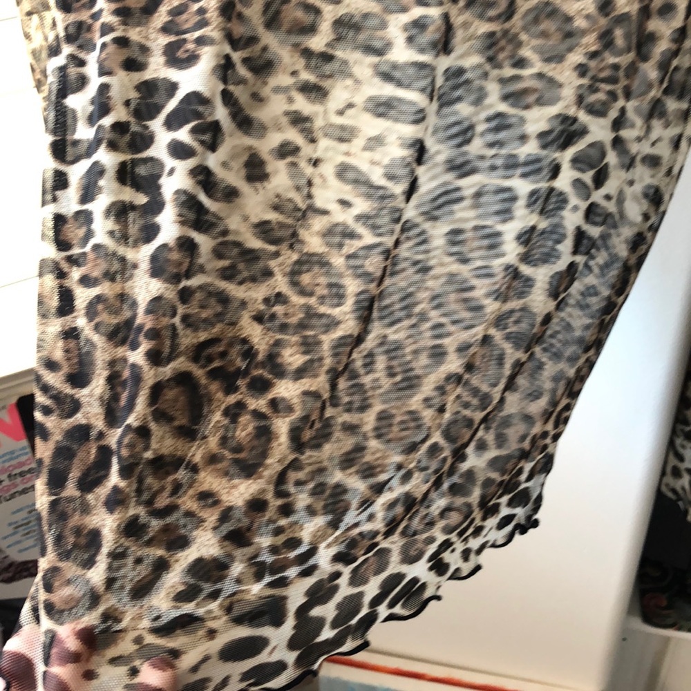 Leopard mock neck sheer top size M - Picture 2 of 6